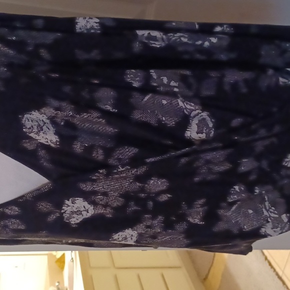 💙🌺Ellen Tracy Black and White Knit Top - Picture 6 of 11